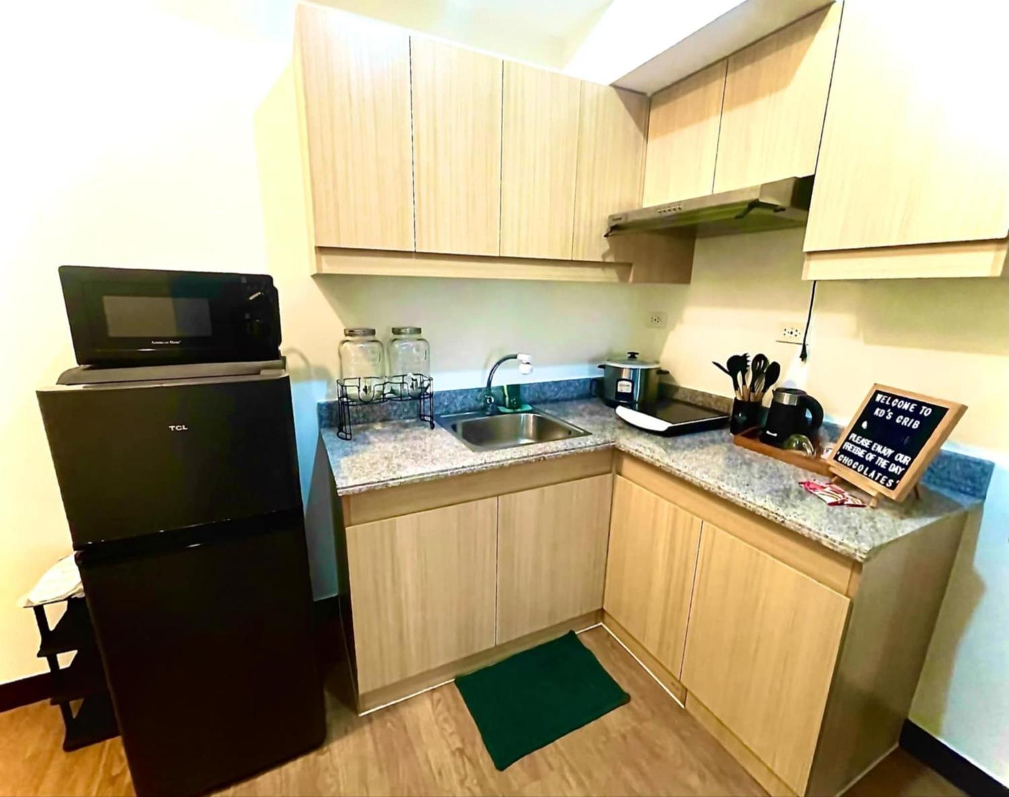 Infina Towers Aparthotel Кесон Сити Екстериор снимка