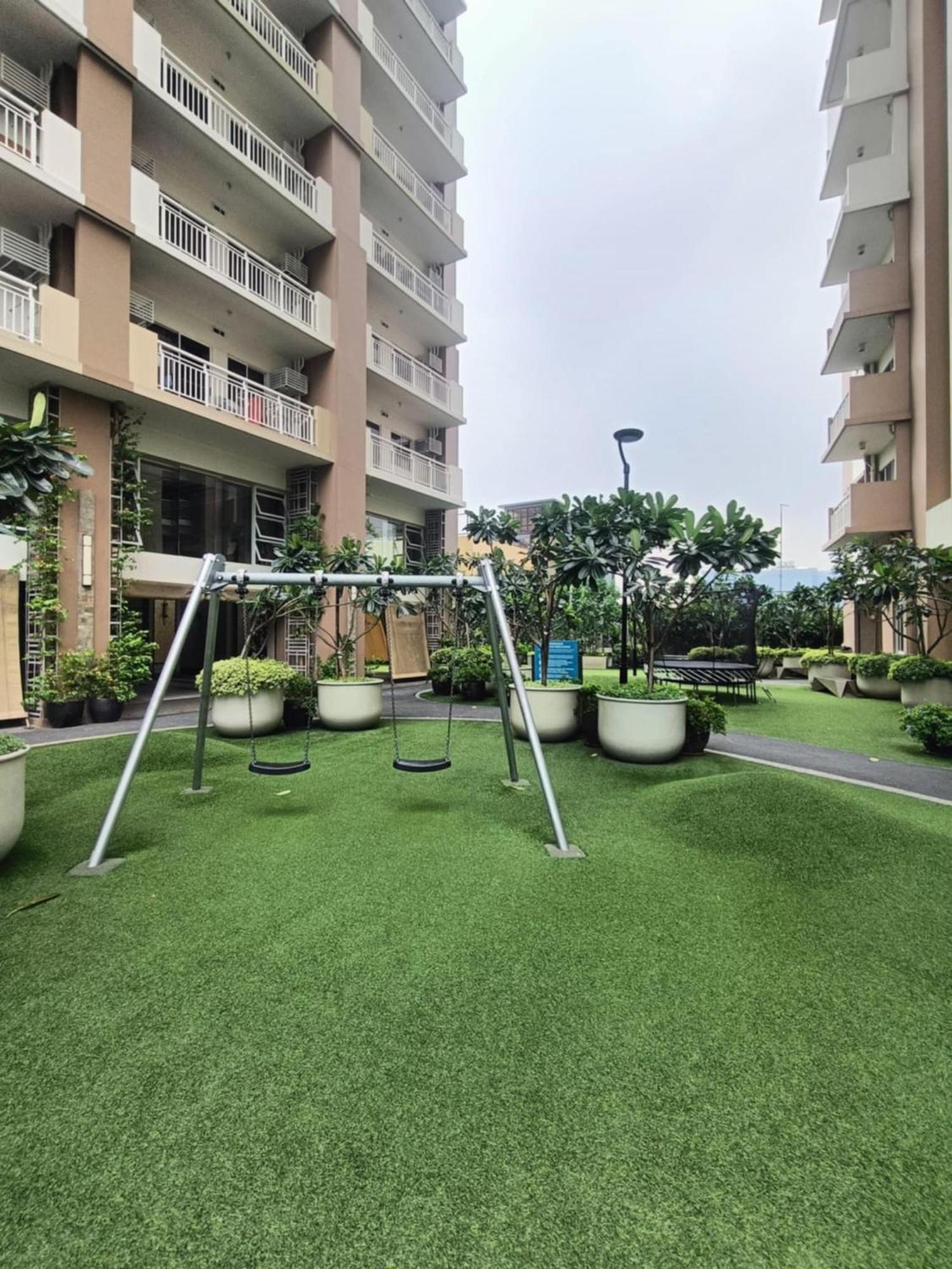 Infina Towers Aparthotel Кесон Сити Екстериор снимка